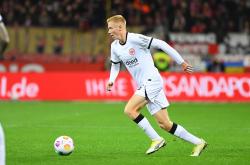 开云体育亚洲官网-法兰克福队惊险胜出争夺前排