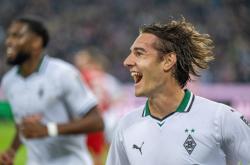 开云体育中国官网-门兴格拉德巴赫门将神扑，稳固球队防线的简单介绍