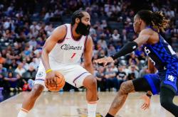 篮球明星乔治连续三场砍下+，快船大胜开拓者