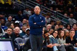 开云体育在线-包含爵士客场获胜快船，康利单节进攻爆发的词条