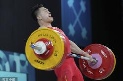 举重冠军力挽狂澜，挑战极限彰显实力