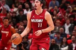 开云体育在线-球员在场上表现出色，打出生涯最佳表现