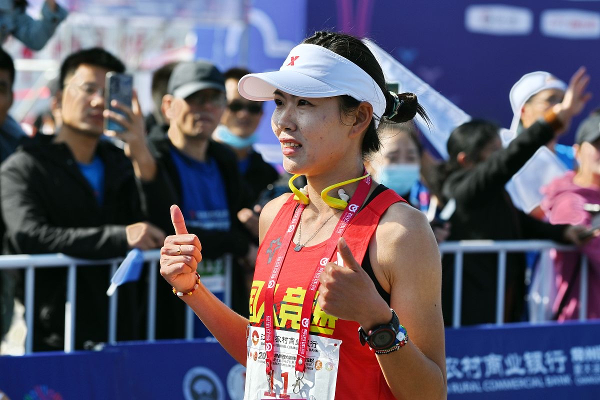 关于勇敢向前，中国女足无畏挑战的信息