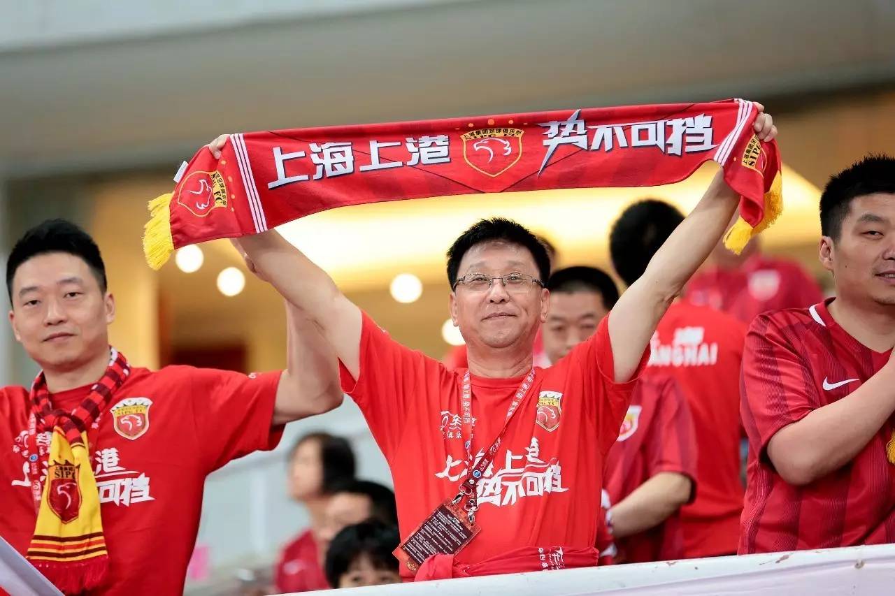 包含上港客场逆转富力，继续追赶榜首的词条